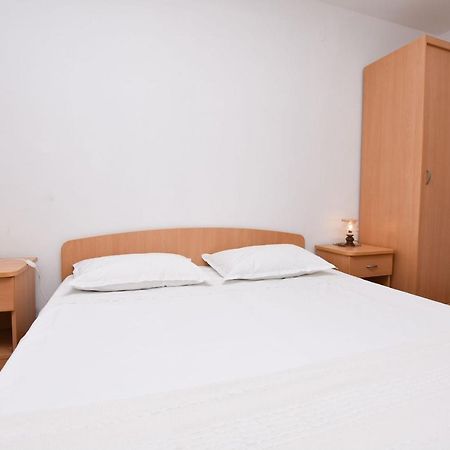 Apartments And Room Kiko Primošten Extérieur photo