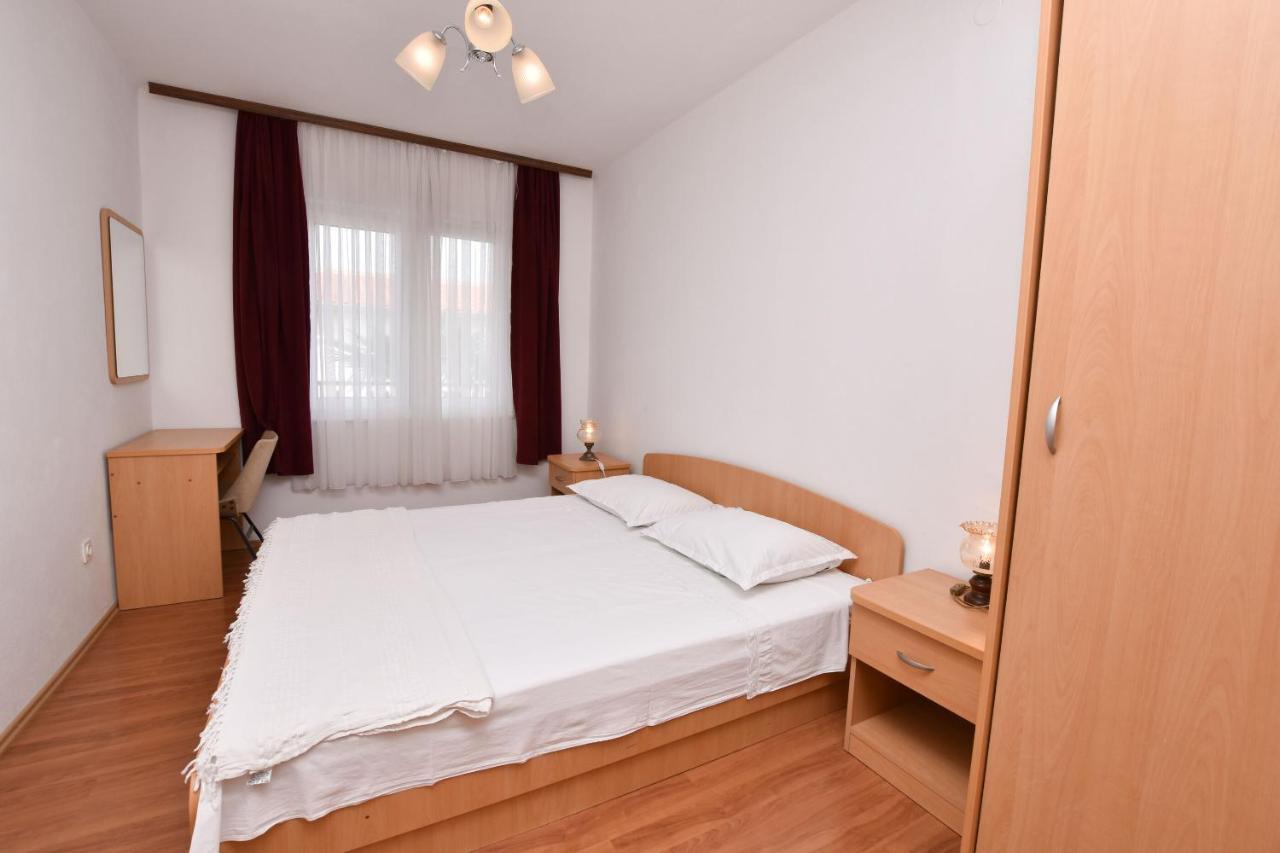 Apartments And Room Kiko Primošten Extérieur photo