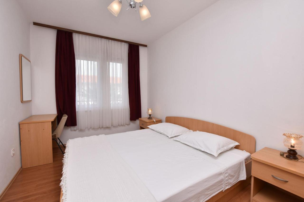 Apartments And Room Kiko Primošten Extérieur photo