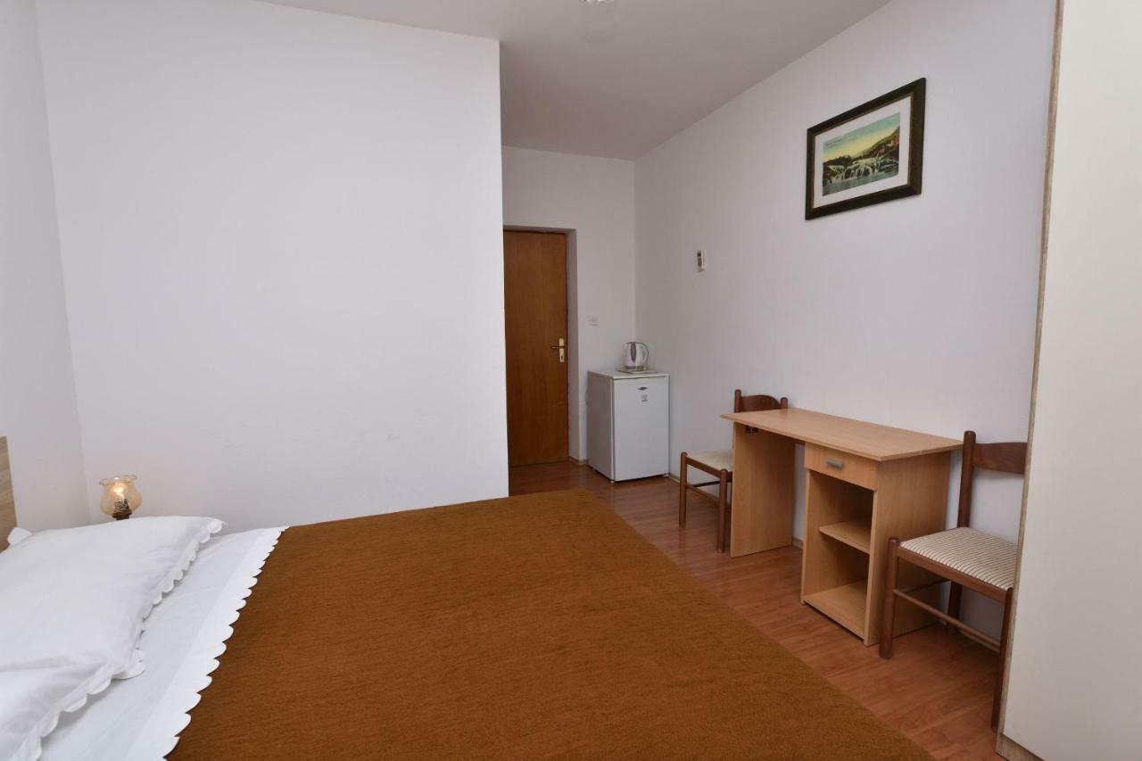 Apartments And Room Kiko Primošten Extérieur photo