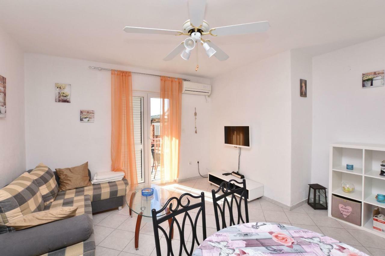Apartments And Room Kiko Primošten Extérieur photo