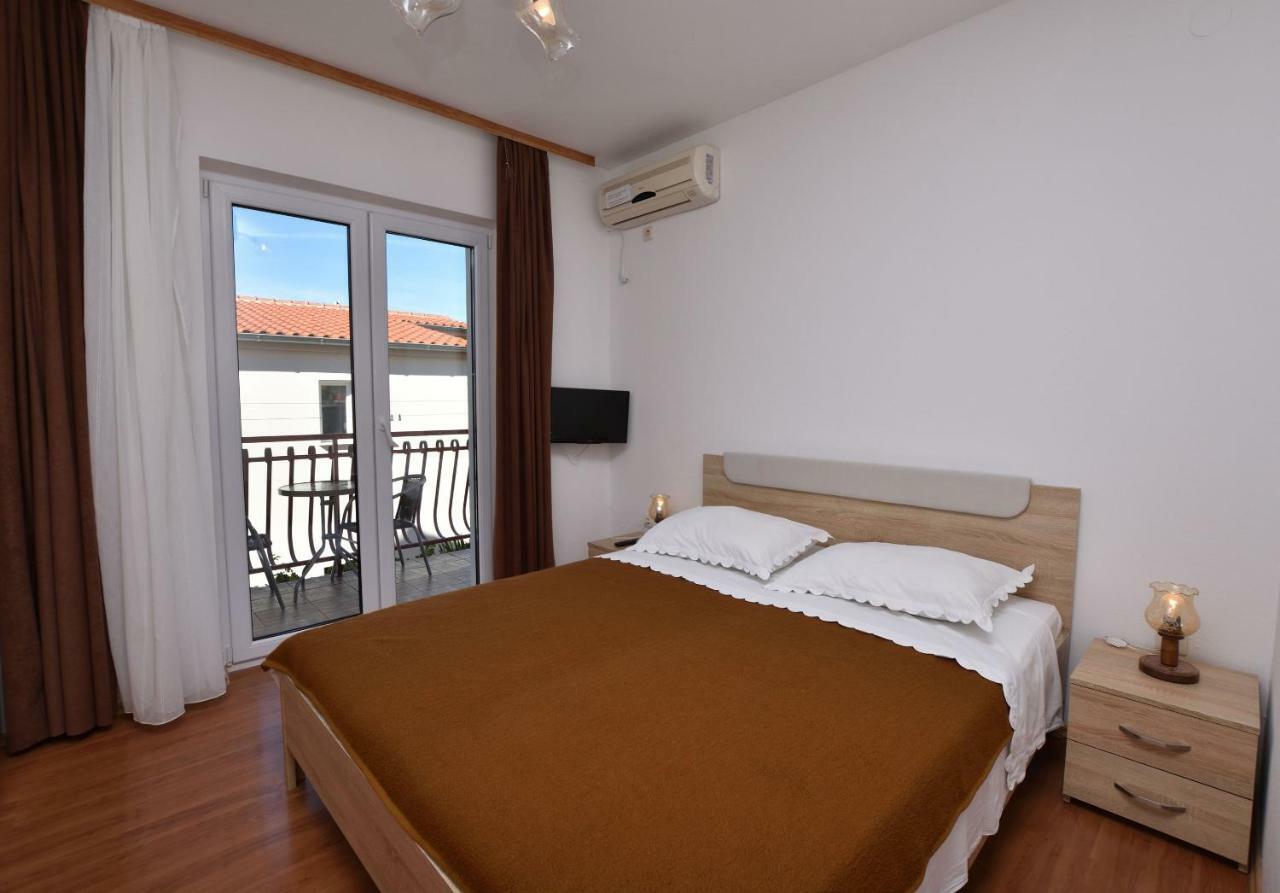 Apartments And Room Kiko Primošten Extérieur photo